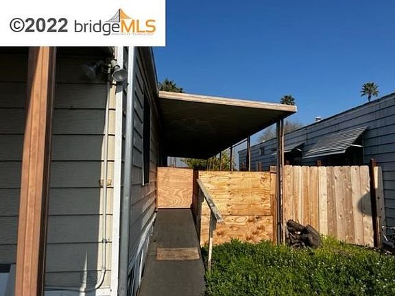 2nd image of 2929 N Macarthur Dr