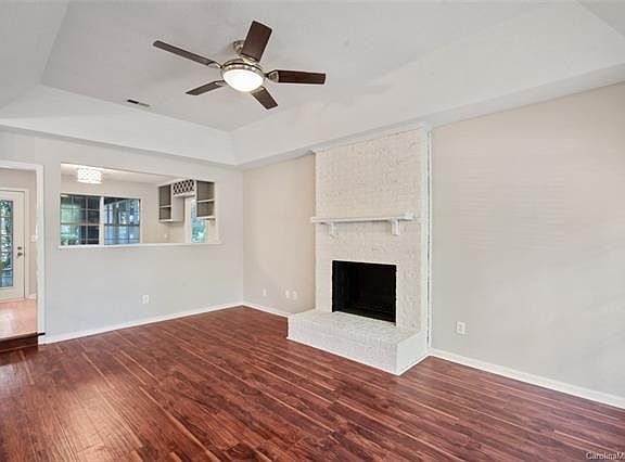 4th image of 2401 Oak Leigh Dr
