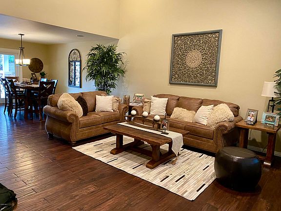 3rd image of 31 E Bonita Dr