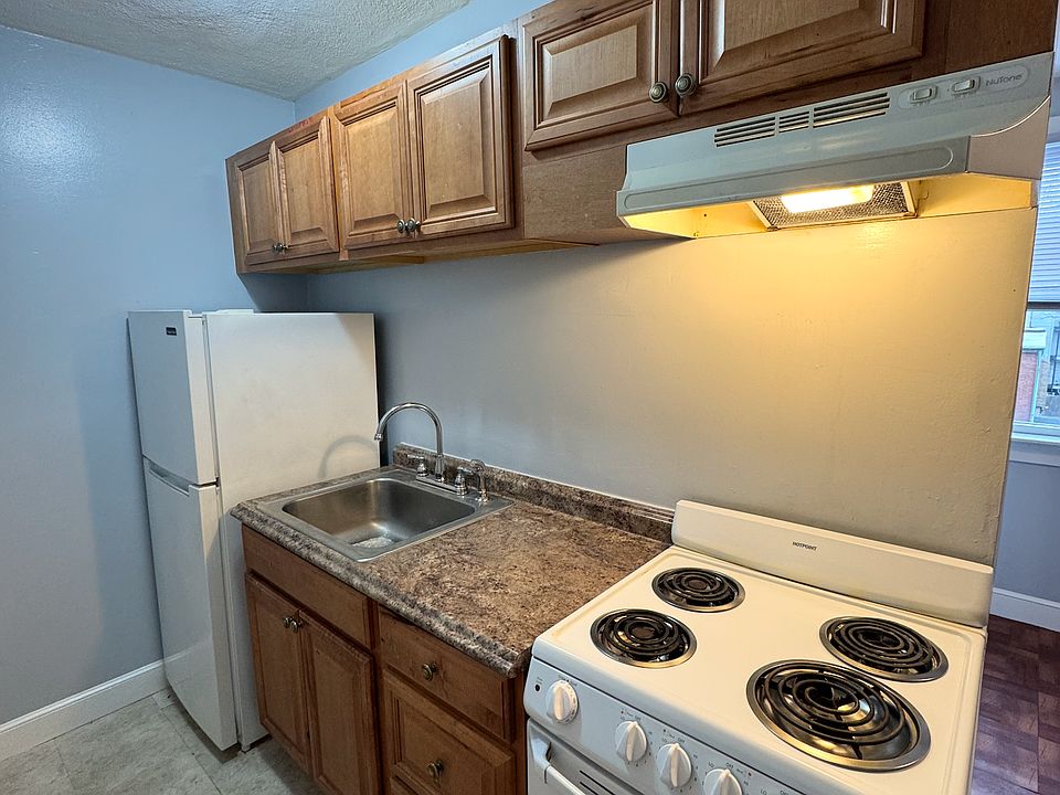Kitchen (angle 1)