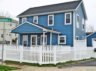 41 Radcliffe Rd, Island Park, NY 11558