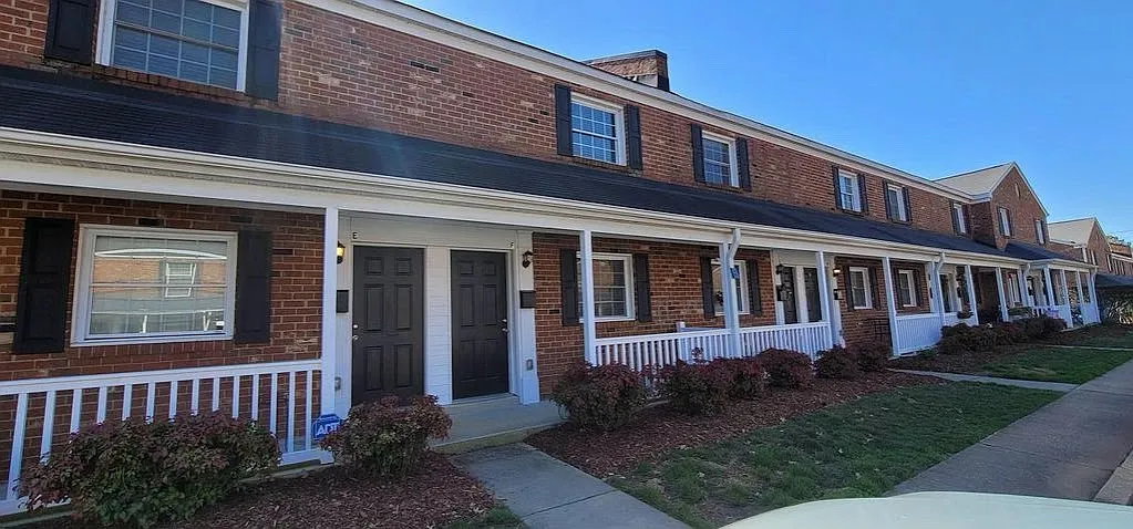 2 bed, 1.5 bath, 896 sqft, $1,785 — Photo 1