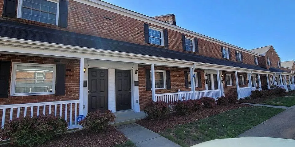 1213 Green Oaks Ln #1211B-1211G-1213E