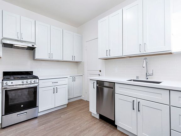4th image of 3150 Franklin St #12