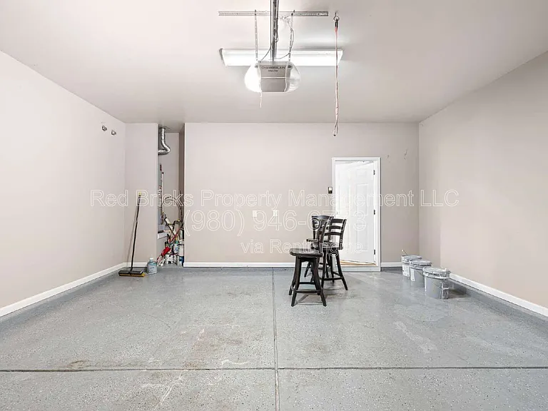 15426 Canmore St — Photo 18
