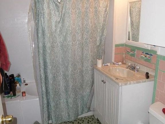 3rd image of 54 Bradshaw St