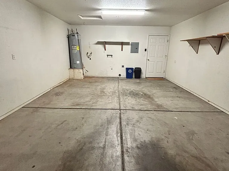 1370 Tanqueray Dr — Photo 16