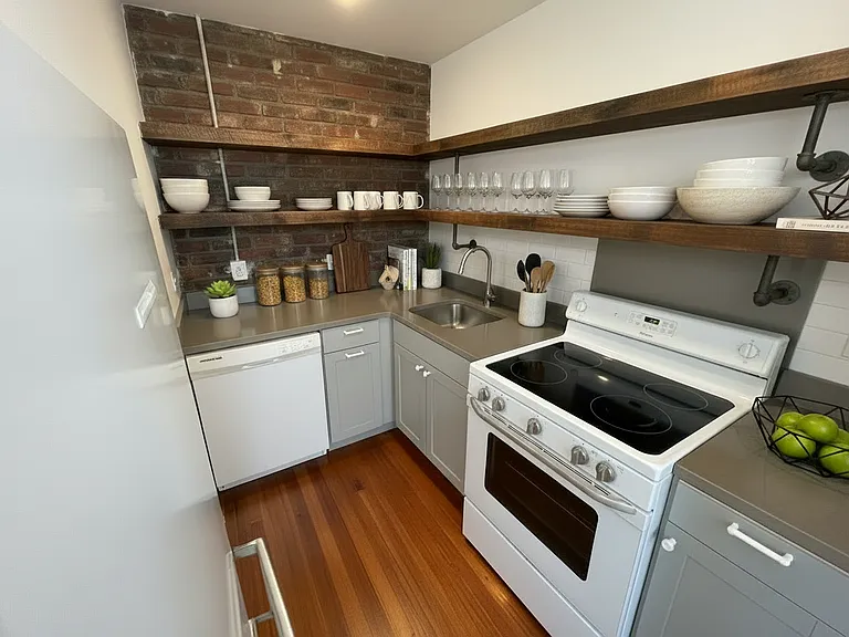110 W Market St #210 — Photo 4