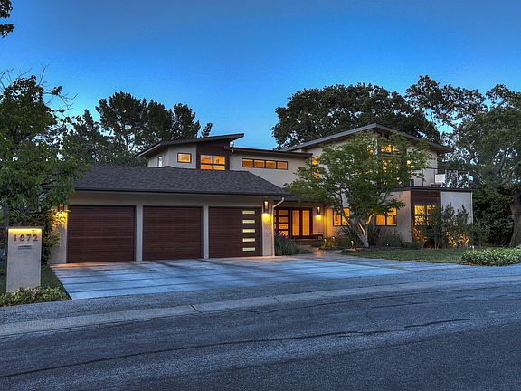 3rd image of 1072 Cascade Dr