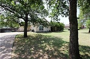 1st image of 210 Carriage Oaks Dr