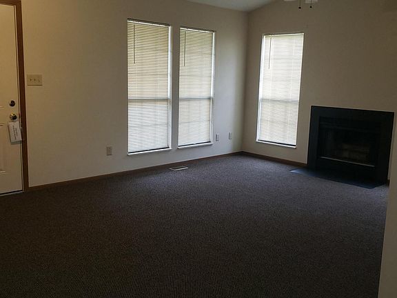 2nd image of 900 Crofton Pl