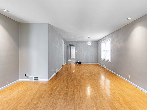 3rd image of 647 Forsythe Ave
