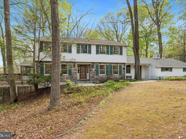 99 Elfman Dr, Doylestown, PA 18901