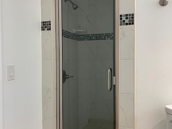 5th image of 264 Fairfield Ct