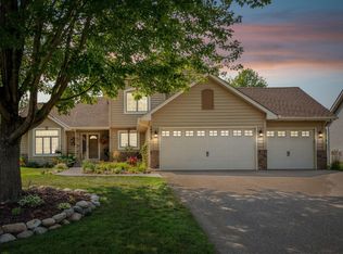 14313 Freeport Trl, Apple Valley, MN 55124