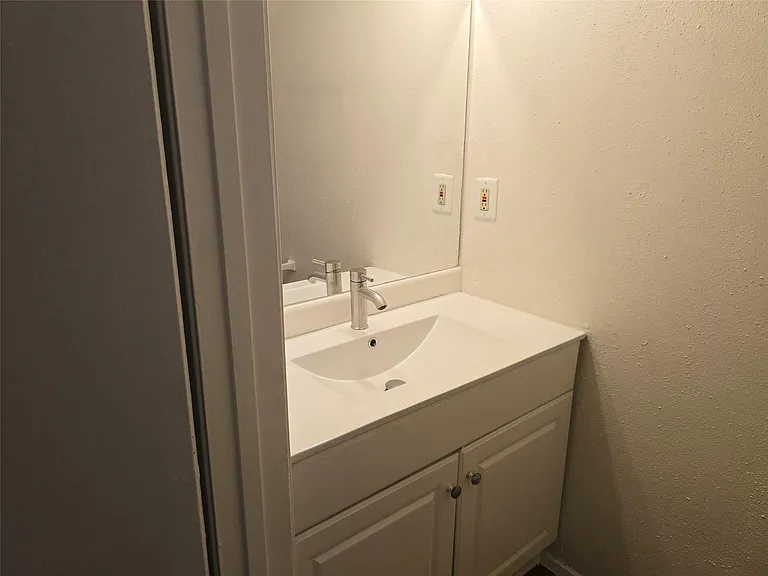 7108 Creekside Dr #B — Photo 19