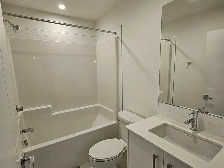 265 Wolf Willow Blvd SE — Photo 2