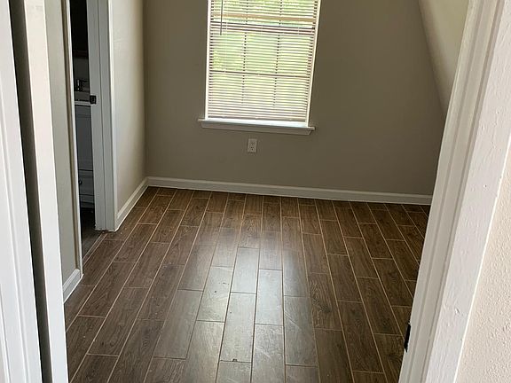 4th image of 3350 McFaddin St