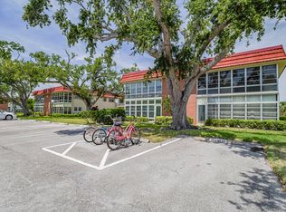 18 Vista Palm Ln APT 102, Vero Beach, FL 32962