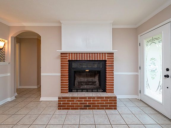 5th image of 4582 PRAVER Drive N