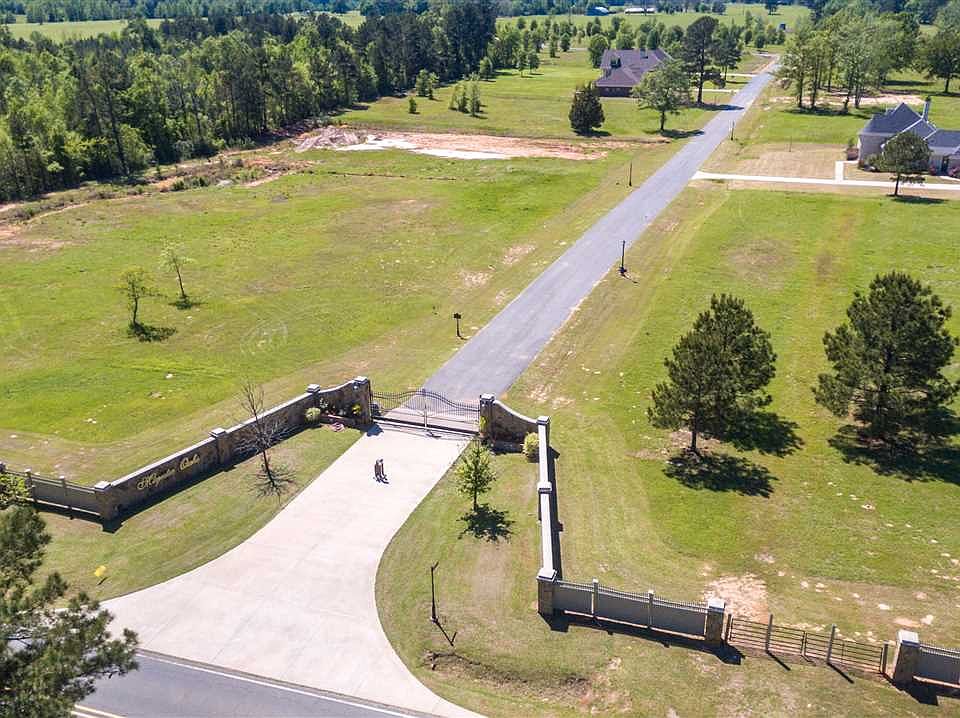 2nd image of 145 Majestic Oaks