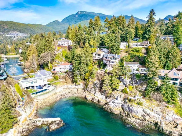 5295 Gulf Pl, West Vancouver, BC V7W 2V9