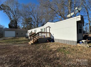 1220 Woodridge Dr, Clover, SC 29710