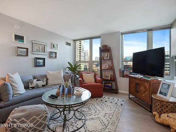 3rd image of 345 N La Salle Dr APT 903
