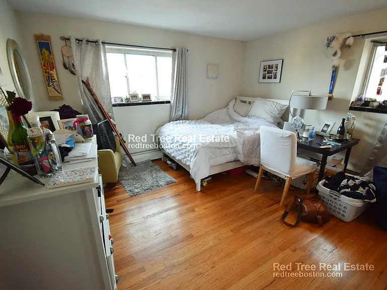 239 Kelton St — Photo 6