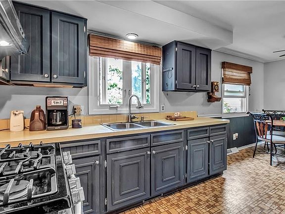 5th image of 3423 McKinley Pkwy