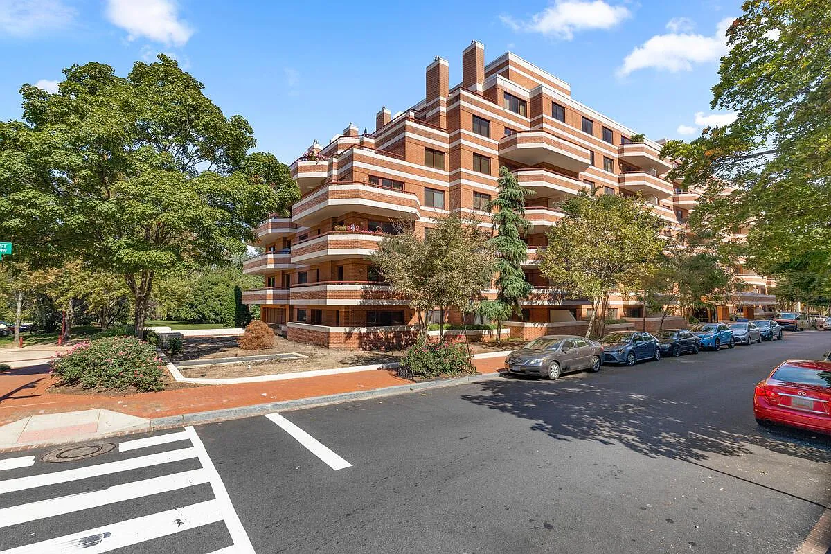 1 bed, 625 sqft, $2,695 — Photo 1