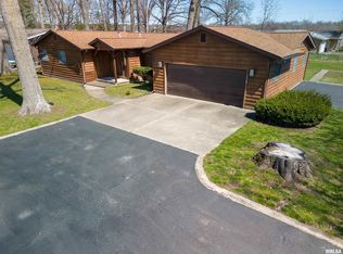 200 Oak Tree Ave, Salem, IL 62881