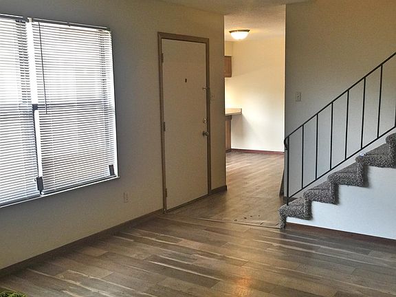 4th image of 9004 Creekside Ln APT D