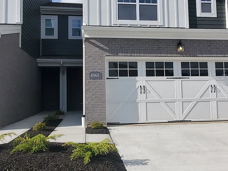 4972 Pebble Ct #4972 — Photo 2