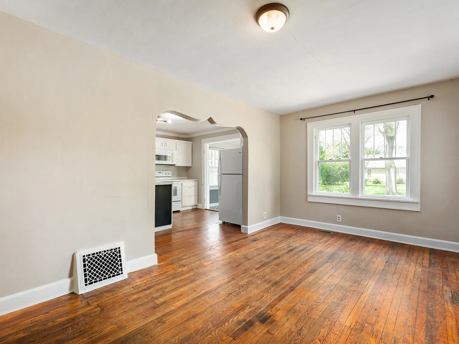 3 bed, 1002 sqft, $1,500 — Photo 2