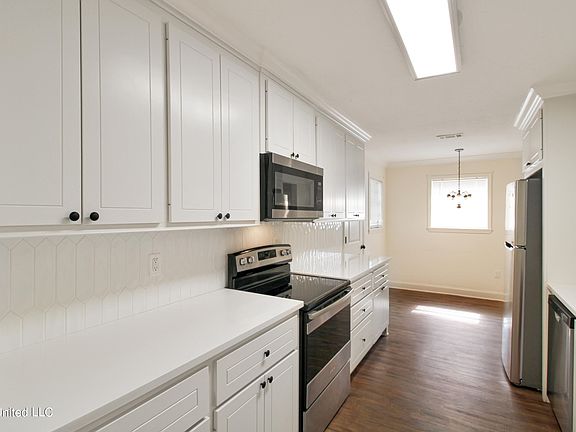 5th image of 276 Belaire Dr