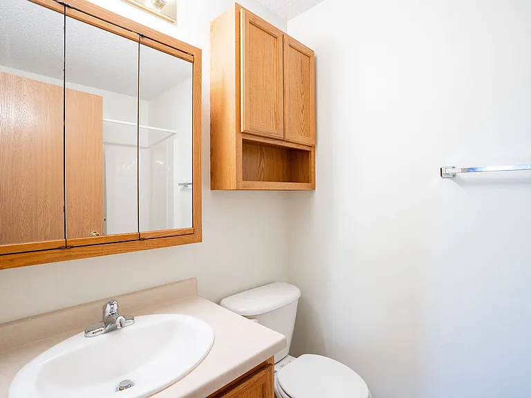 Bismarck, ND Sierra Ridge Apartments | 32C | Bathroom