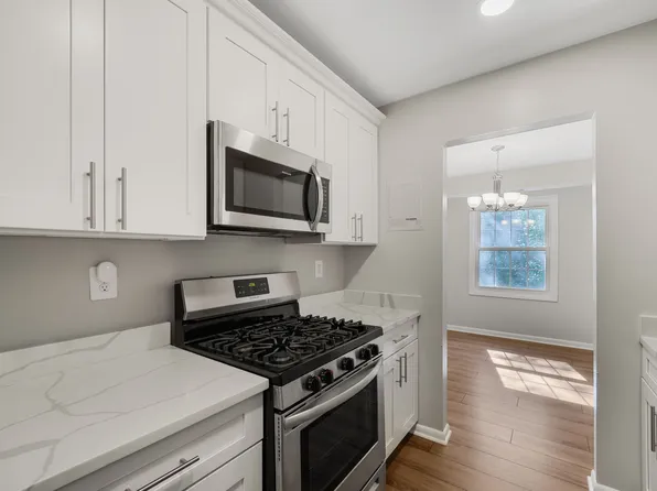 3860 Lyndhurst Dr APT 202, Fairfax, VA 22031