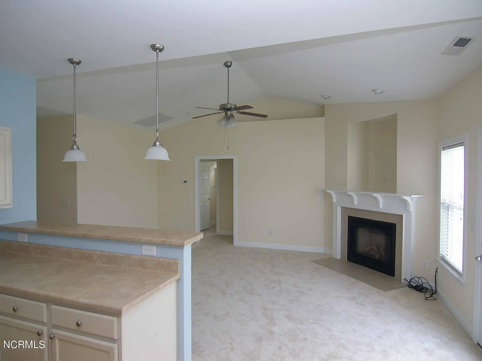3 bed, 2.0 bath, $1,900 — Photo 4