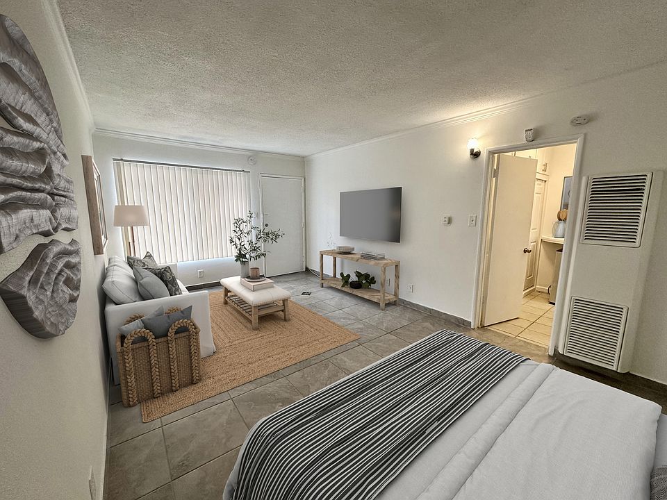 1st image of 3333 Mentone Ave APT 18A