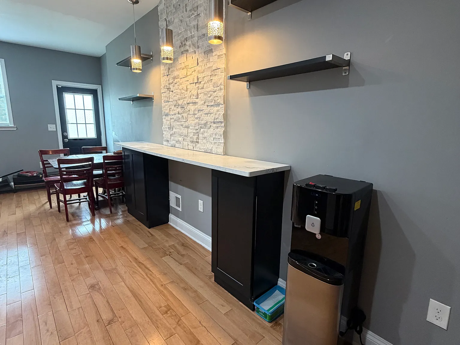 3 bed, 2.5 bath, 1900 sqft, $2,300 — Photo 3