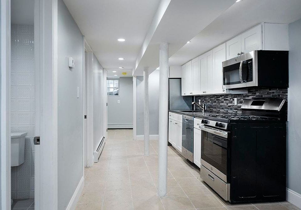 1st image of 1481 Gates Ave #1/1