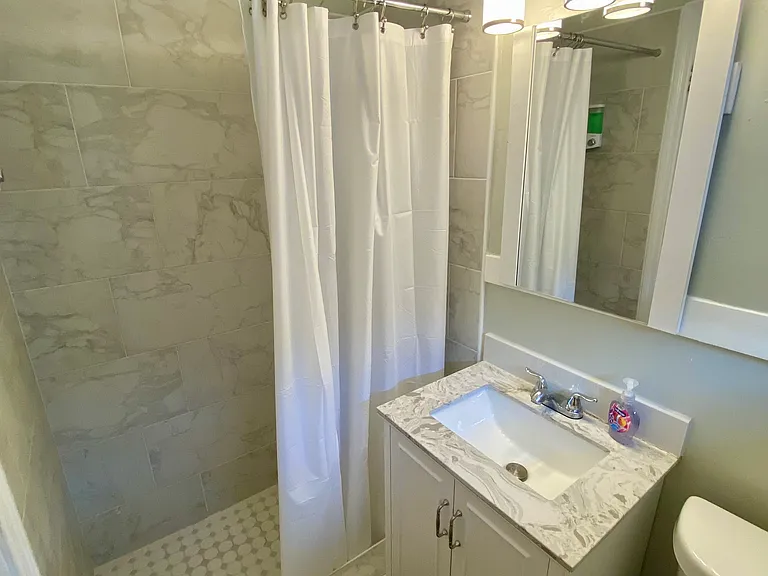 1201 NE 15th Ave #4 — Photo 4