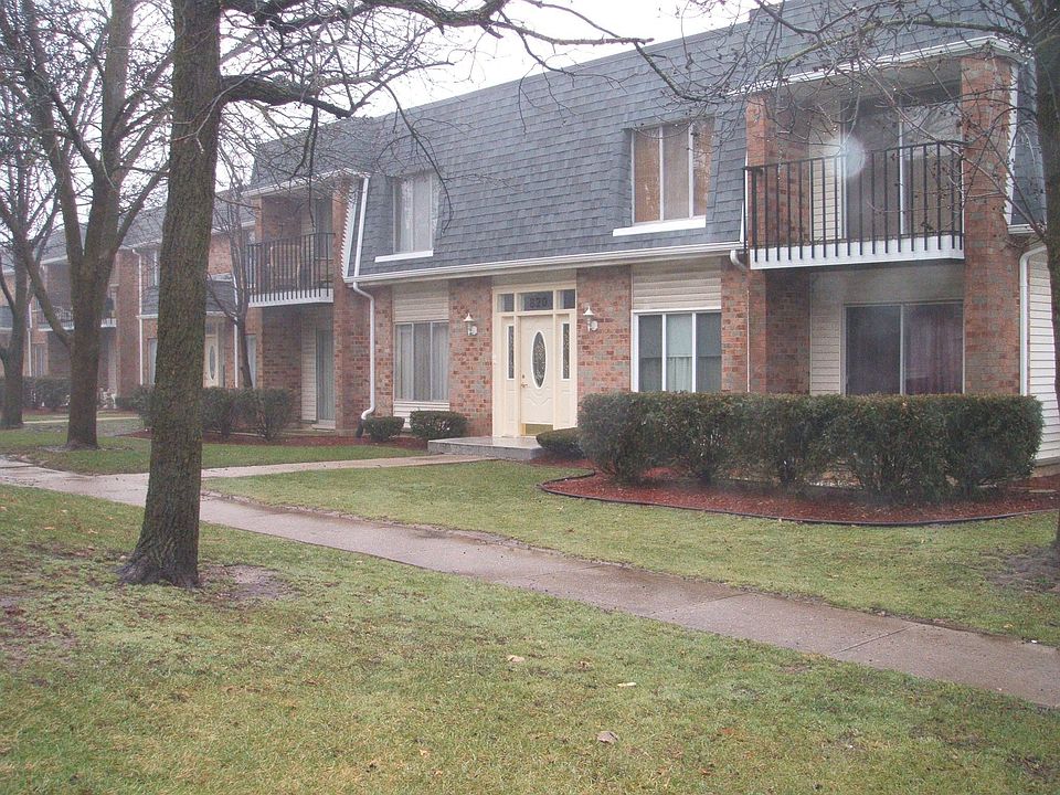 1st image of 826 Sandra Dr APT 2B