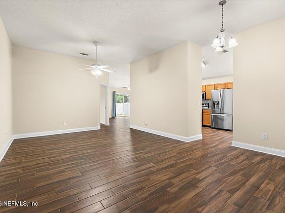 5th image of 945 RAINDROP Lane