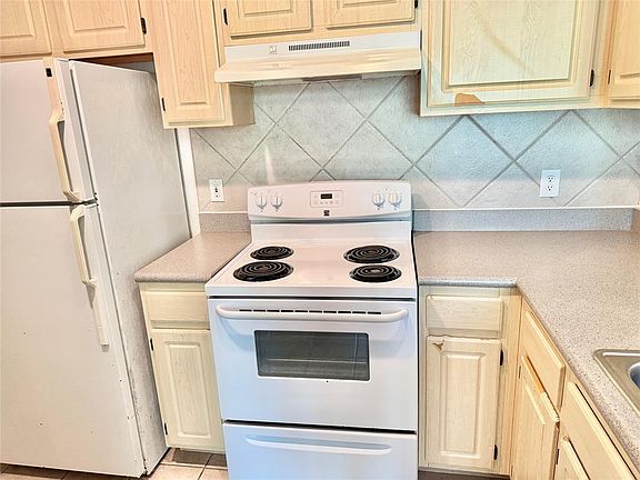 5th image of 8919 LEGACY COURT #18204