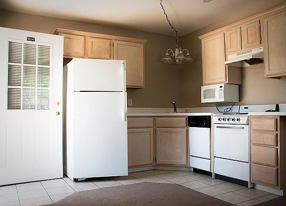 2nd image of 800 W Tahlequah St APT A