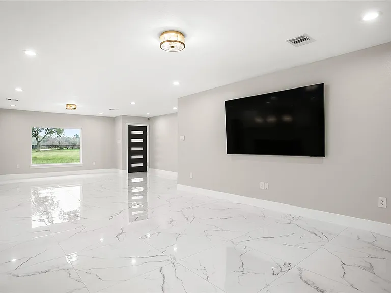 4002 Dixie Farm Rd — Photo 4