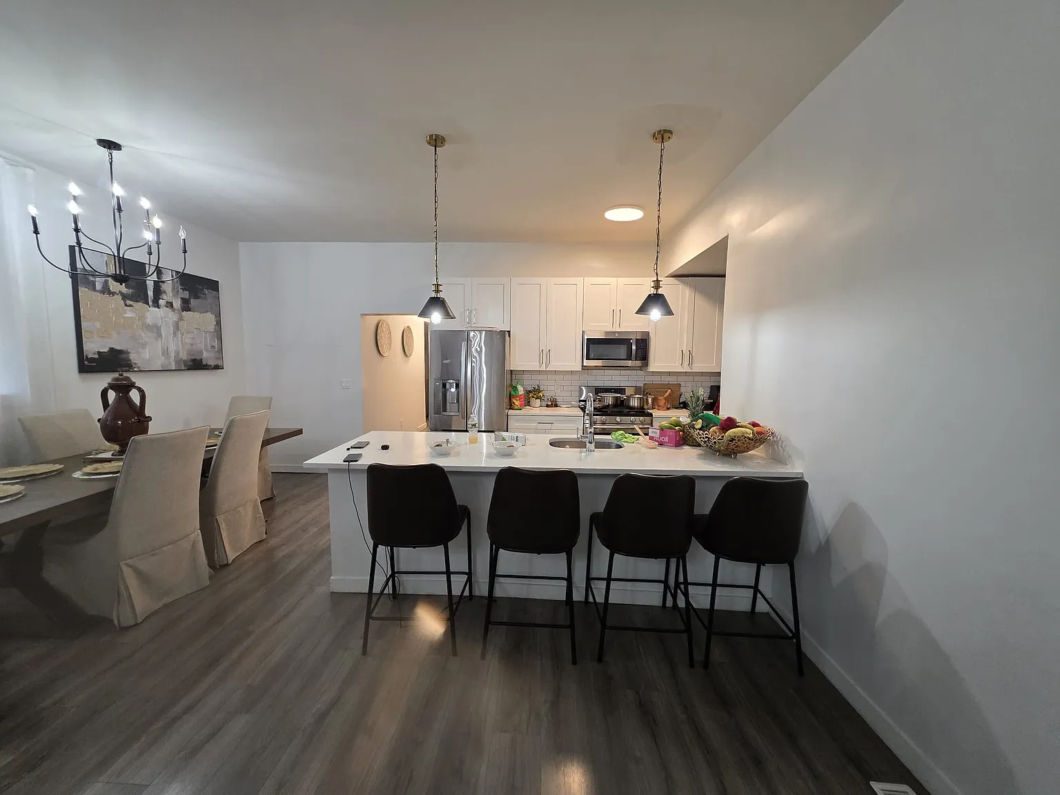 3 bed, 1000 sqft, $3,300 — Photo 3