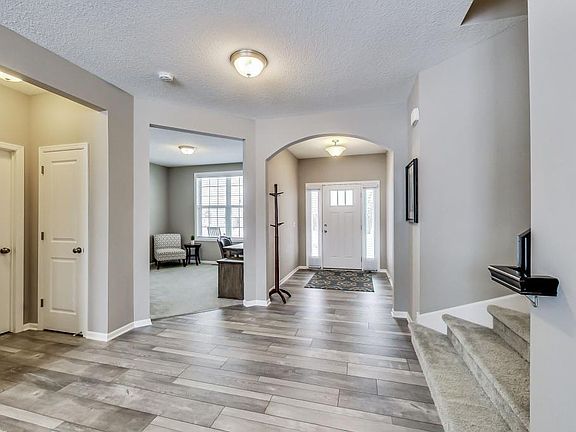 3rd image of 9251 Summerlin Ct